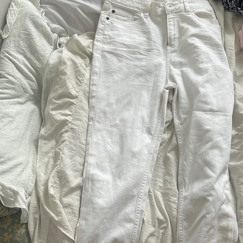 Fat face white capris